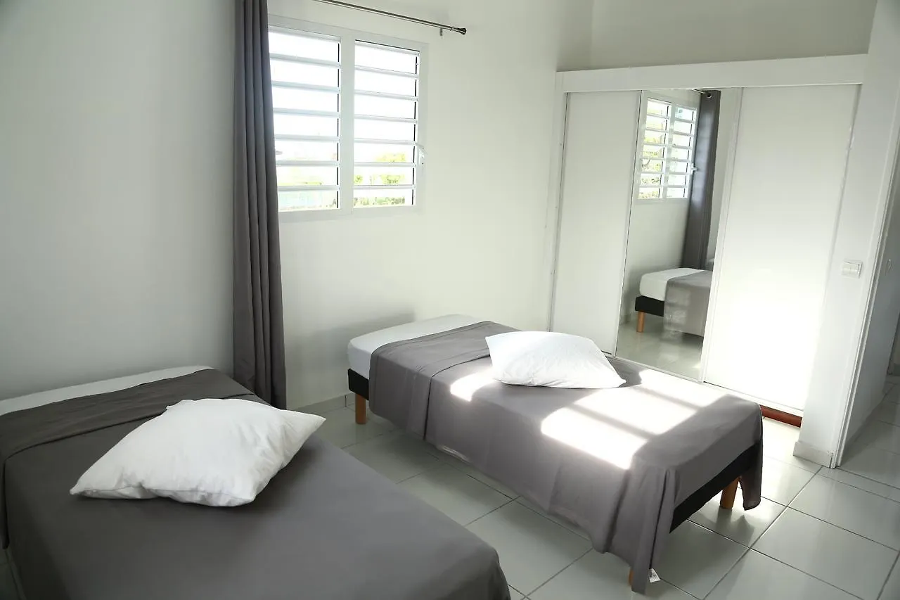 Joli Bungalow Avec Jacuzzi Chez Roberto Petit-Canal 0*,  Guadeloupe