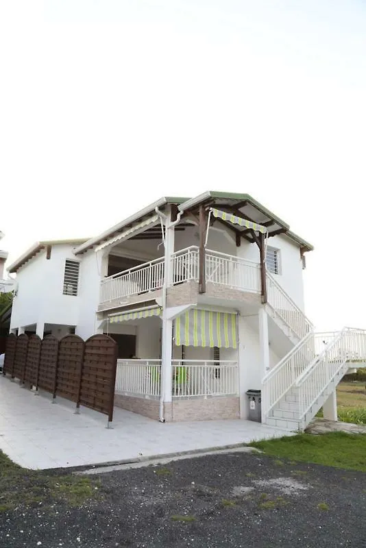 Country house Joli Bungalow Avec Jacuzzi Chez Roberto Petit-Canal Guadeloupe