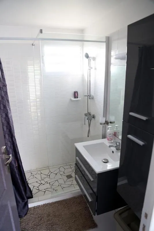 Country house Joli Bungalow Avec Jacuzzi Chez Roberto Petit-Canal