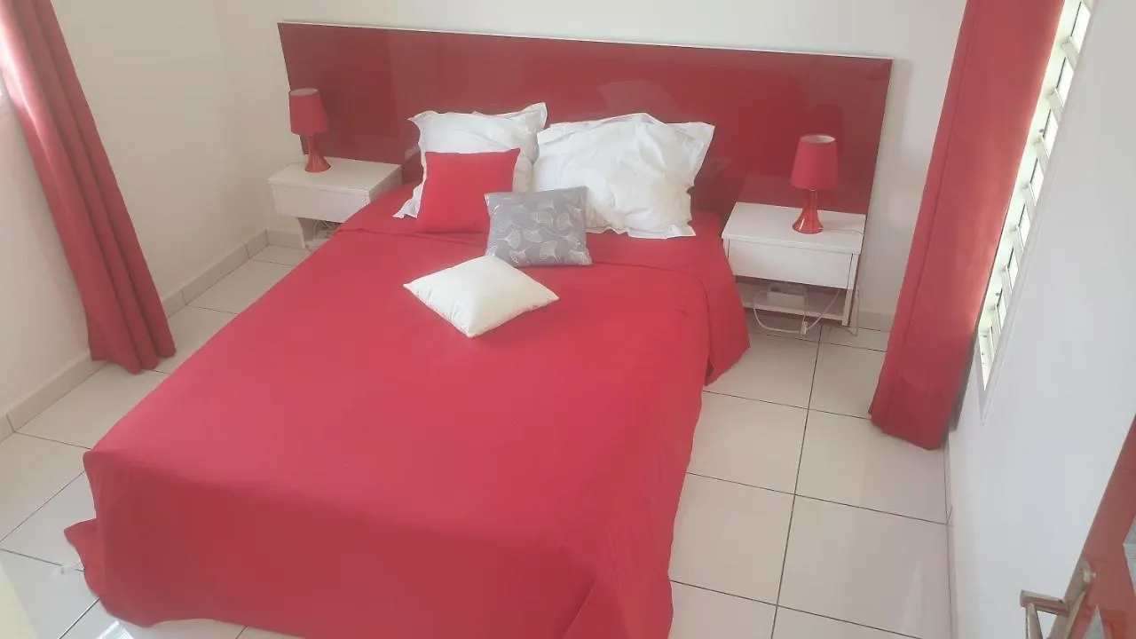 Joli Bungalow Avec Jacuzzi Chez Roberto Petit-Canal