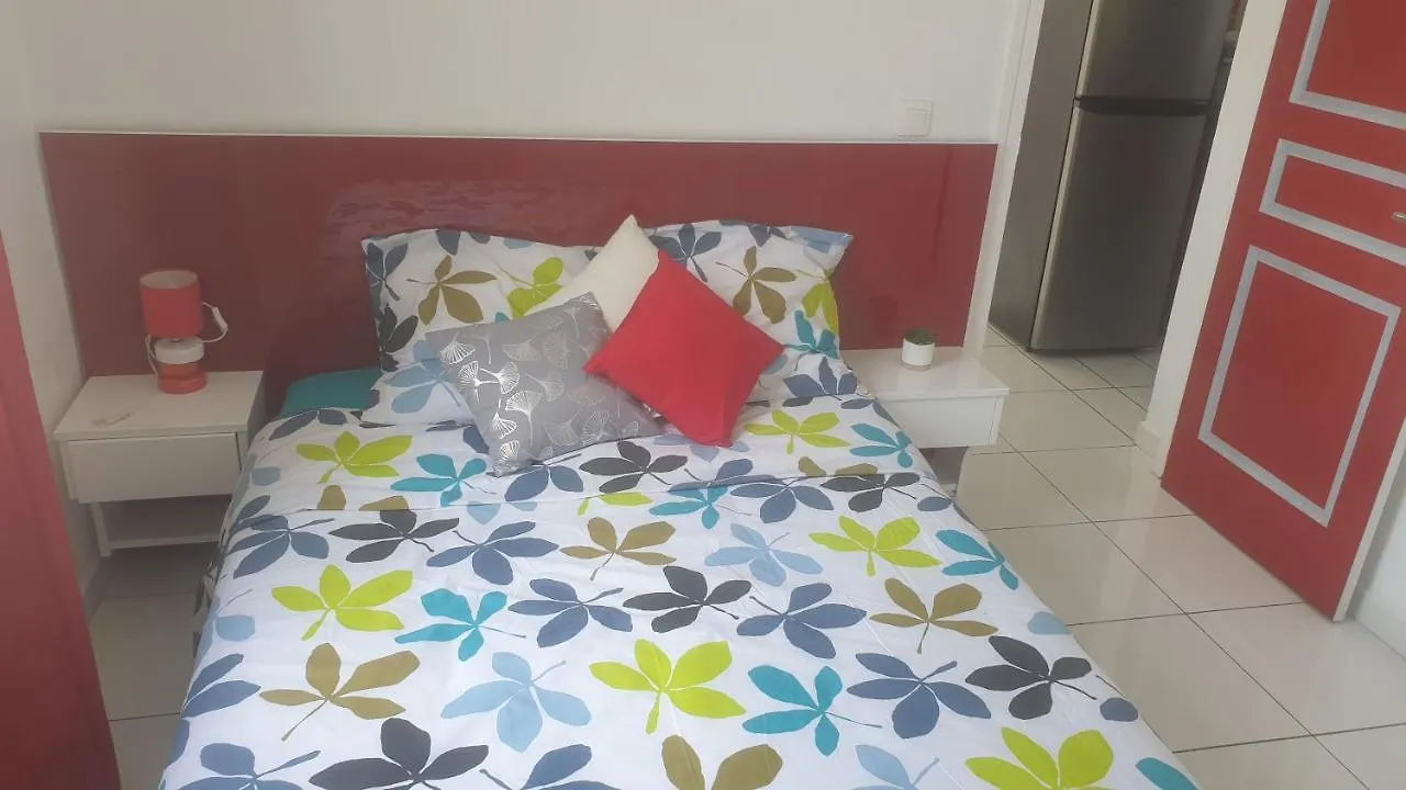 Joli Bungalow Avec Jacuzzi Chez Roberto Petit-Canal