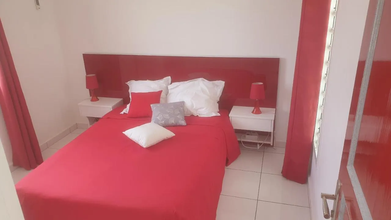 Joli Bungalow Avec Jacuzzi Chez Roberto Petit-Canal