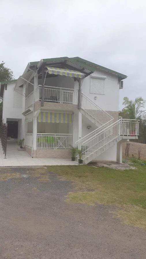 Joli Bungalow Avec Jacuzzi Chez Roberto Petit-Canal 0*,