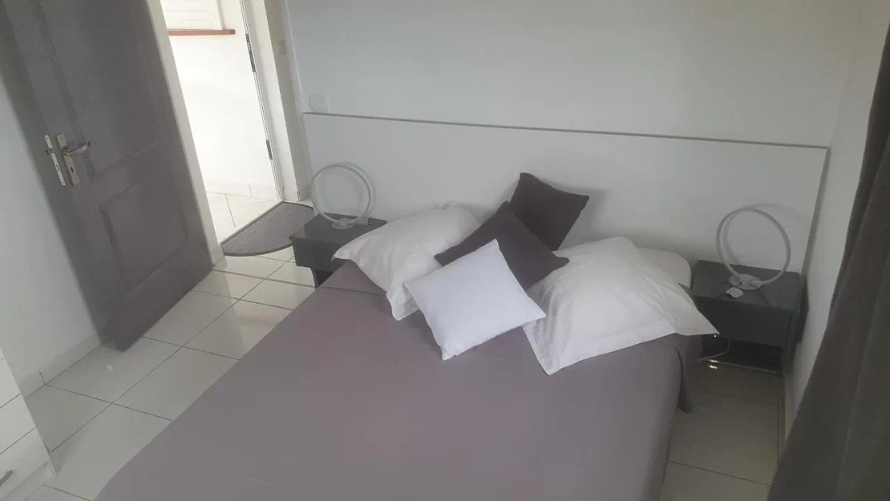 Joli Bungalow Avec Jacuzzi Chez Roberto Petit-Canal