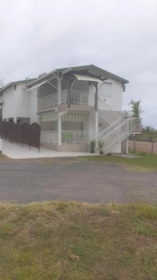 Joli Bungalow Avec Jacuzzi Chez Roberto Petit-Canal