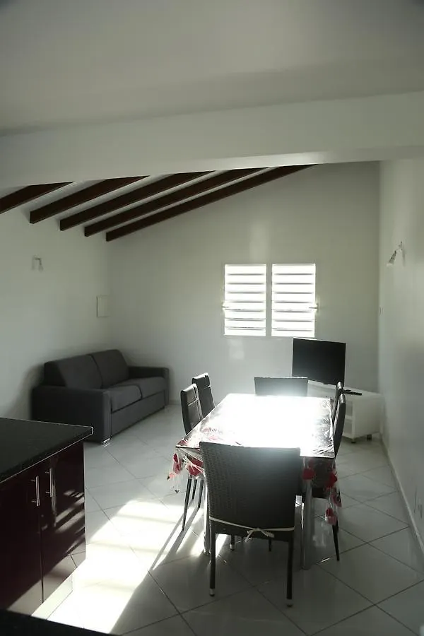 Joli Bungalow Avec Jacuzzi Chez Roberto Petit-Canal Country house