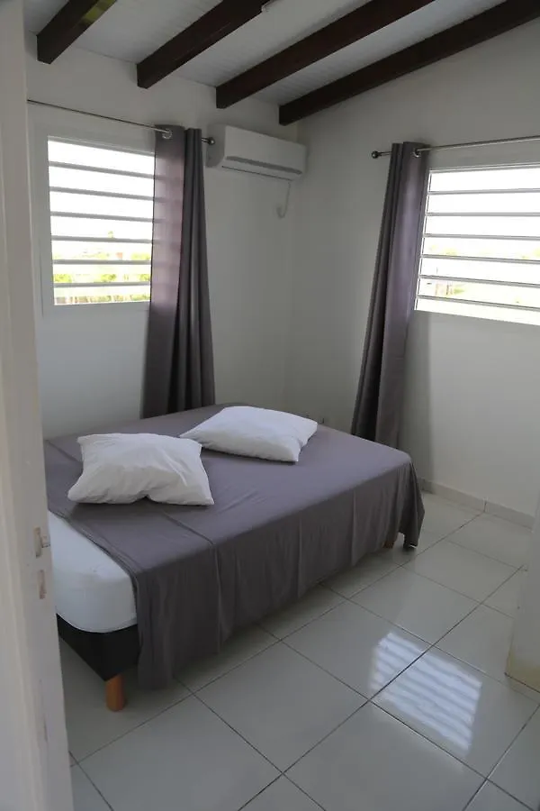 Country house Joli Bungalow Avec Jacuzzi Chez Roberto Petit-Canal